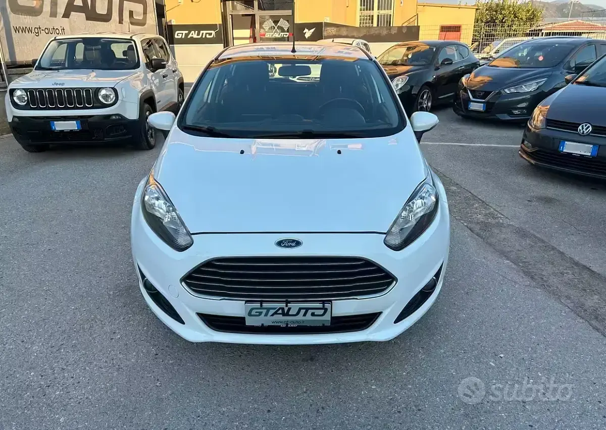 Usata Ford Fiesta 75 CV (55 kW) 2014 Bianco Utilitaria