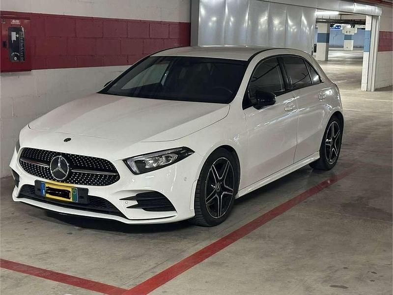 Bianco Usata 2020 Mercedes A160 Premium Tre volumi | 25.000 € (Molto cara) - Immagine 1/4