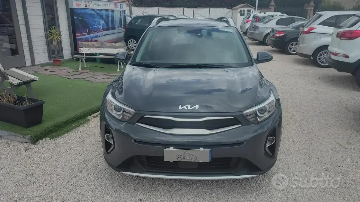 Begagnad Kia Stonic Style 82 HK (60 kW) 2022 Grå SUV