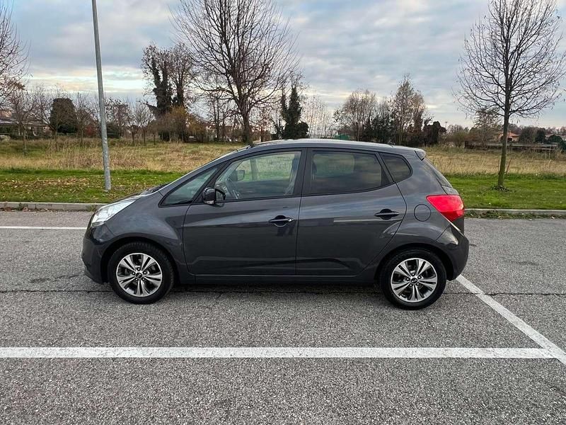 Usata Kia Venga 90 CV (66 kW) 2015 Blu Utilitaria