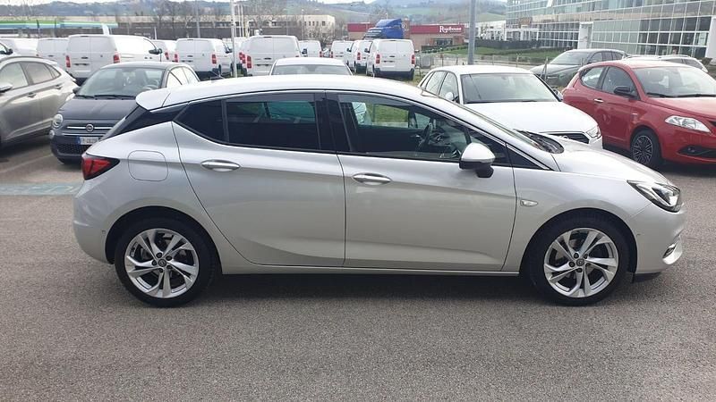 Usata Opel Astra Business Elegance 105 CV (77 kW) 2020 Argento Berlina
