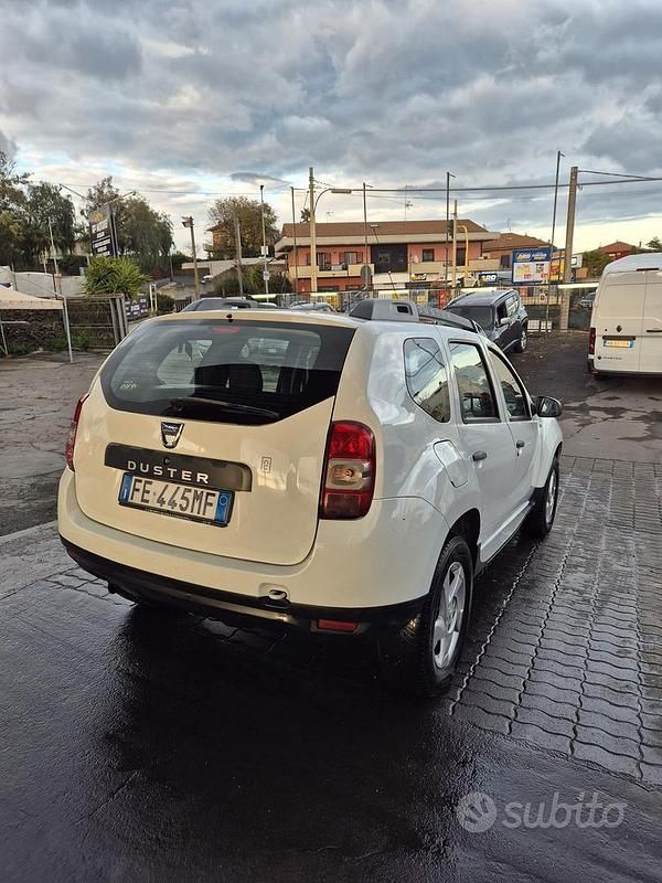 Usata Dacia Duster Lauréate 115 CV (84 kW) 2016 Bianco SUV