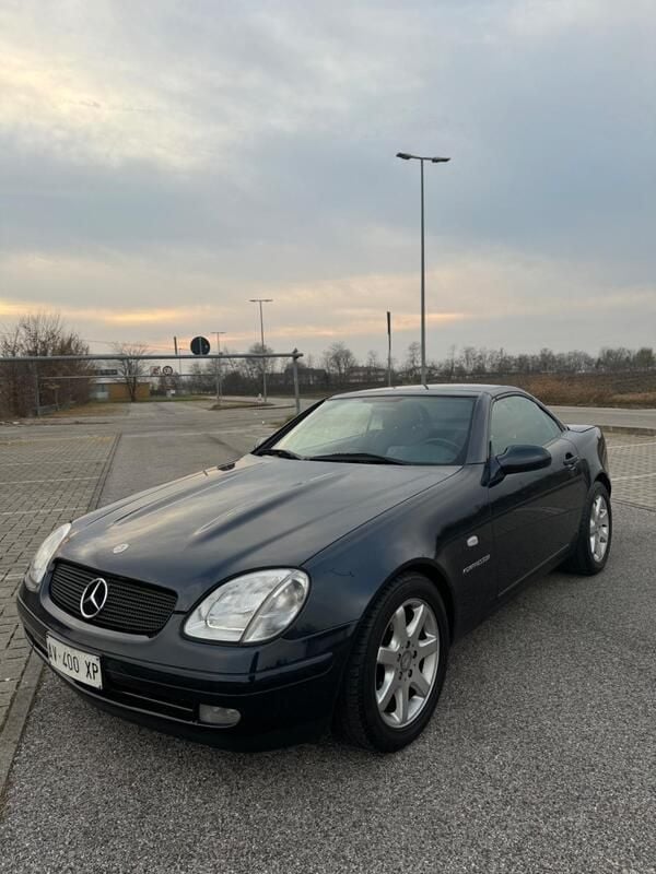 Usata Mercedes SLK200 192 CV (141 kW) 1998 Blu Cabrio