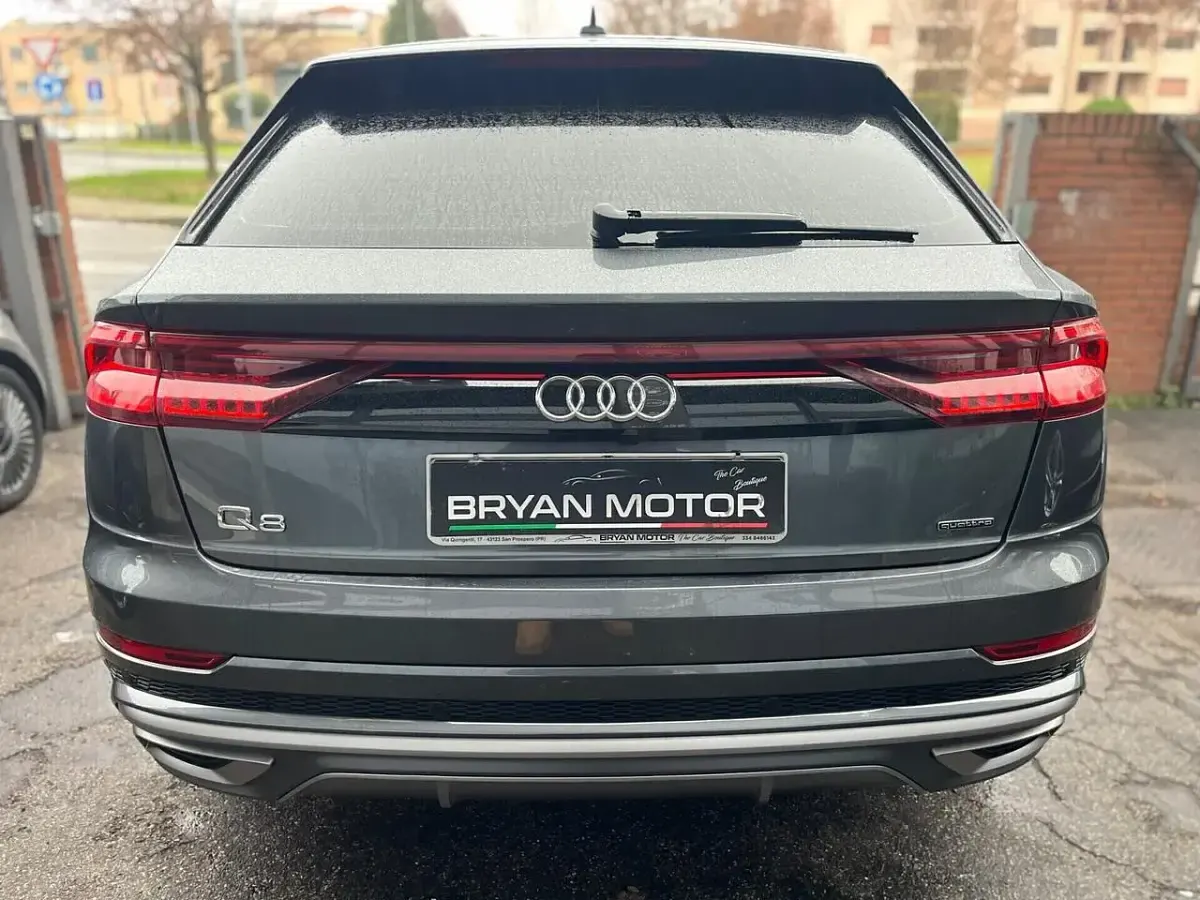 Usata Audi Q8 340 CV (250 kW) 2022 Grigio SUV