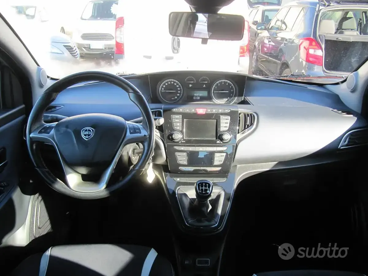 Usata Lancia Ypsilon 69 CV (50 kW) 2017 Grigio Utilitaria