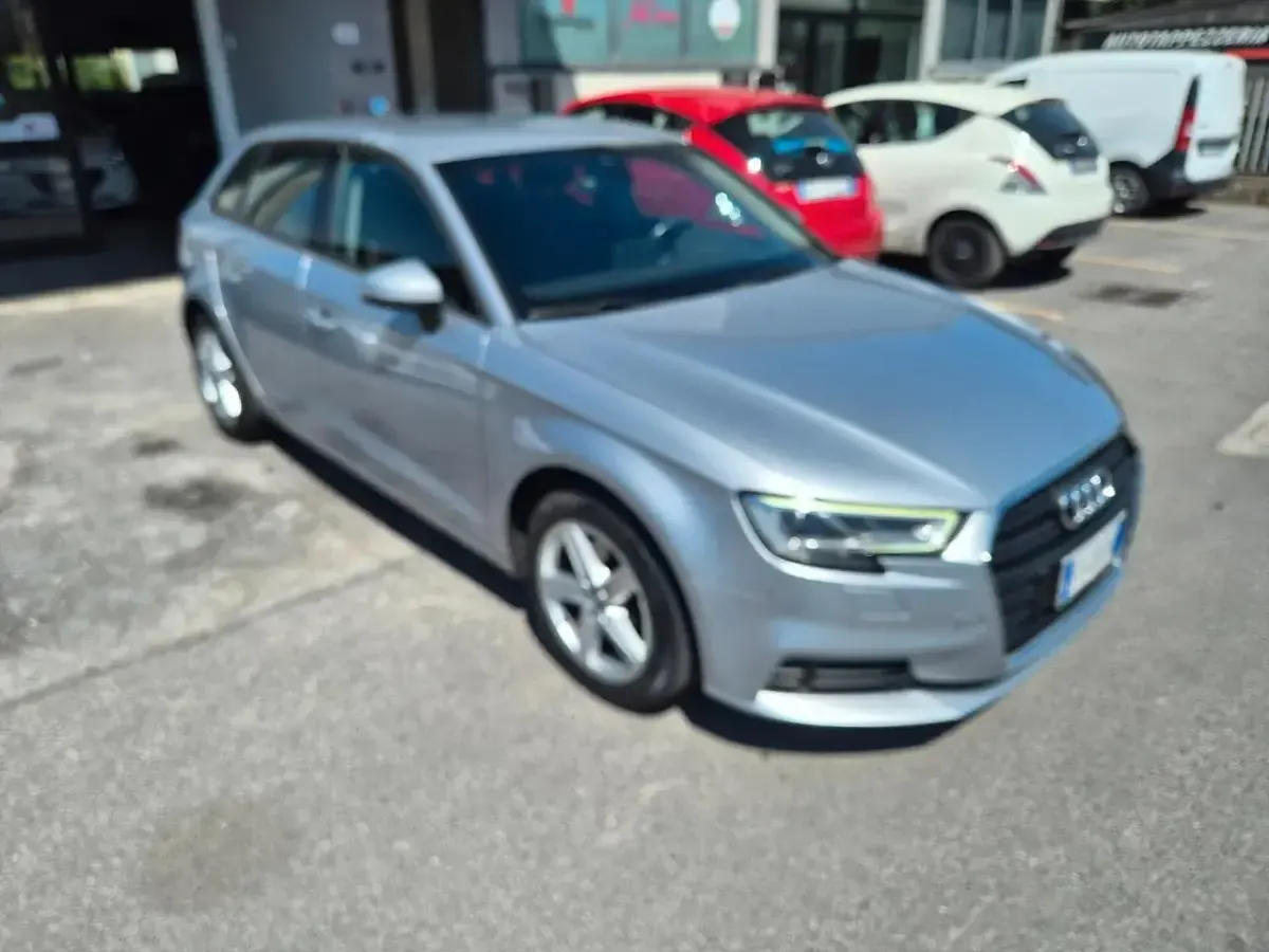 Gebraucht Audi A3 Ambiente 116 PS (85 kW) 2018 Silber Limousine