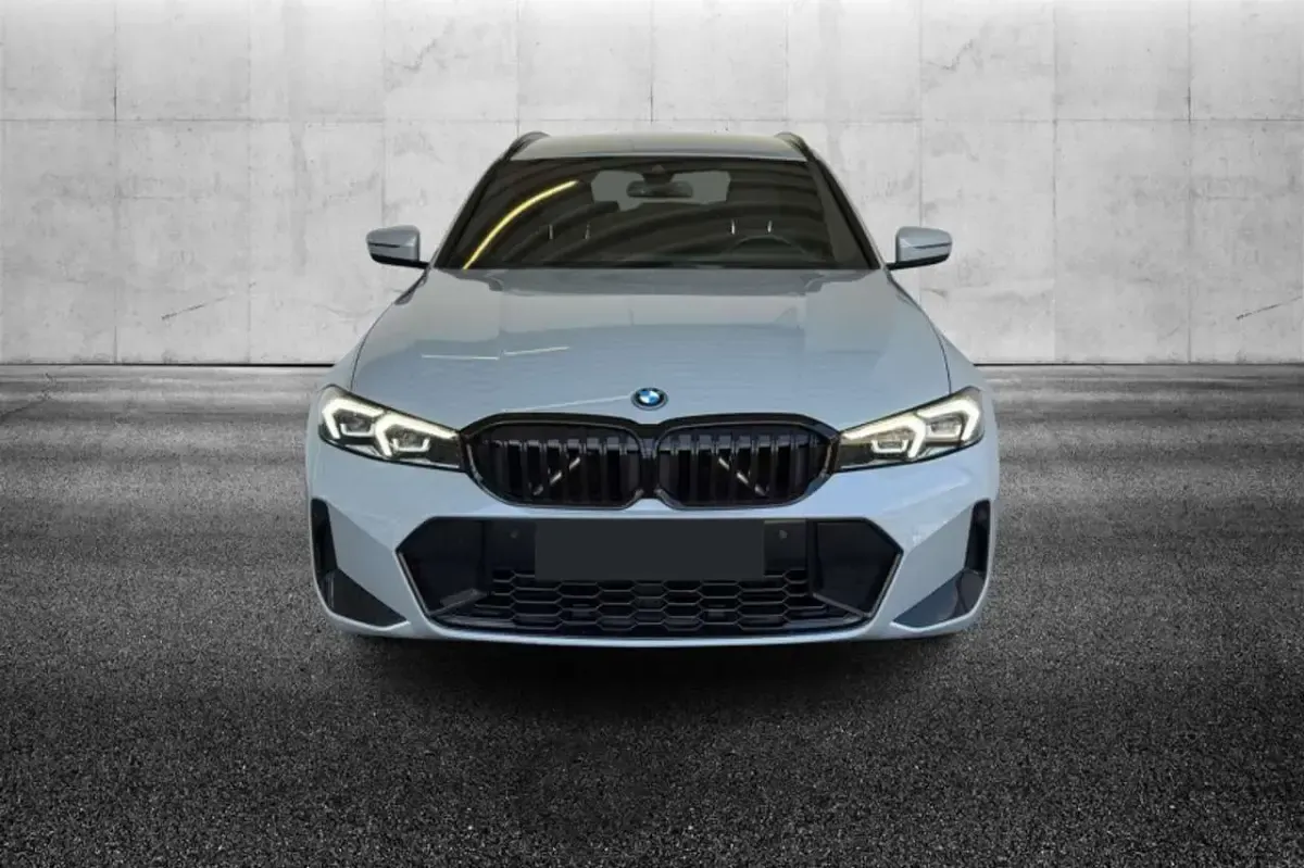 Usata BMW 320e M Sport 204 CV (150 kW) 2023 Grigio Station wagon