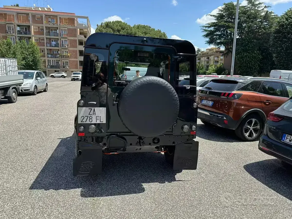 Usata Land Rover Defender 122 CV (89 kW) 2000 Nero Station wagon