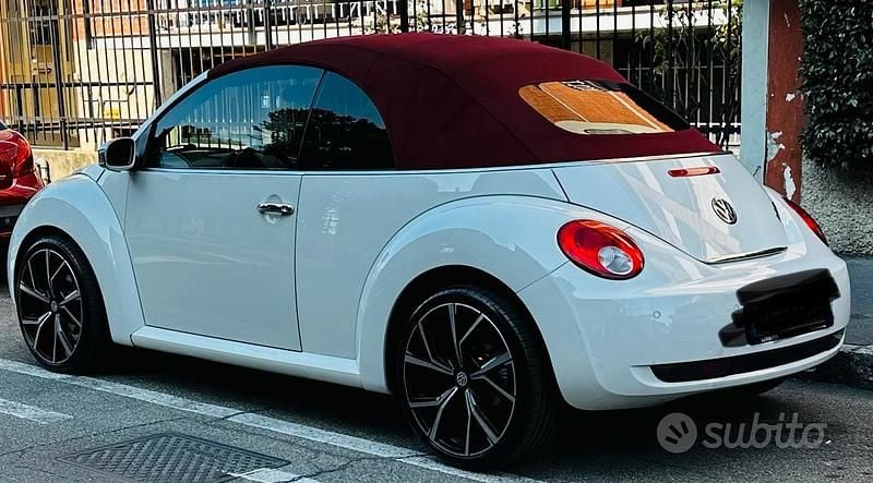 Usata VW New Beetle 105 CV (77 kW) 2010 Bianco Utilitaria