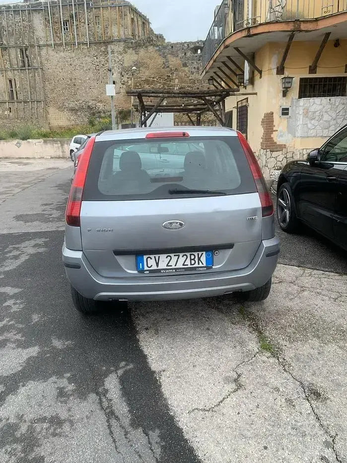 Usata Ford Fusion 68 CV (50 kW) 2005 Grigio Utilitaria
