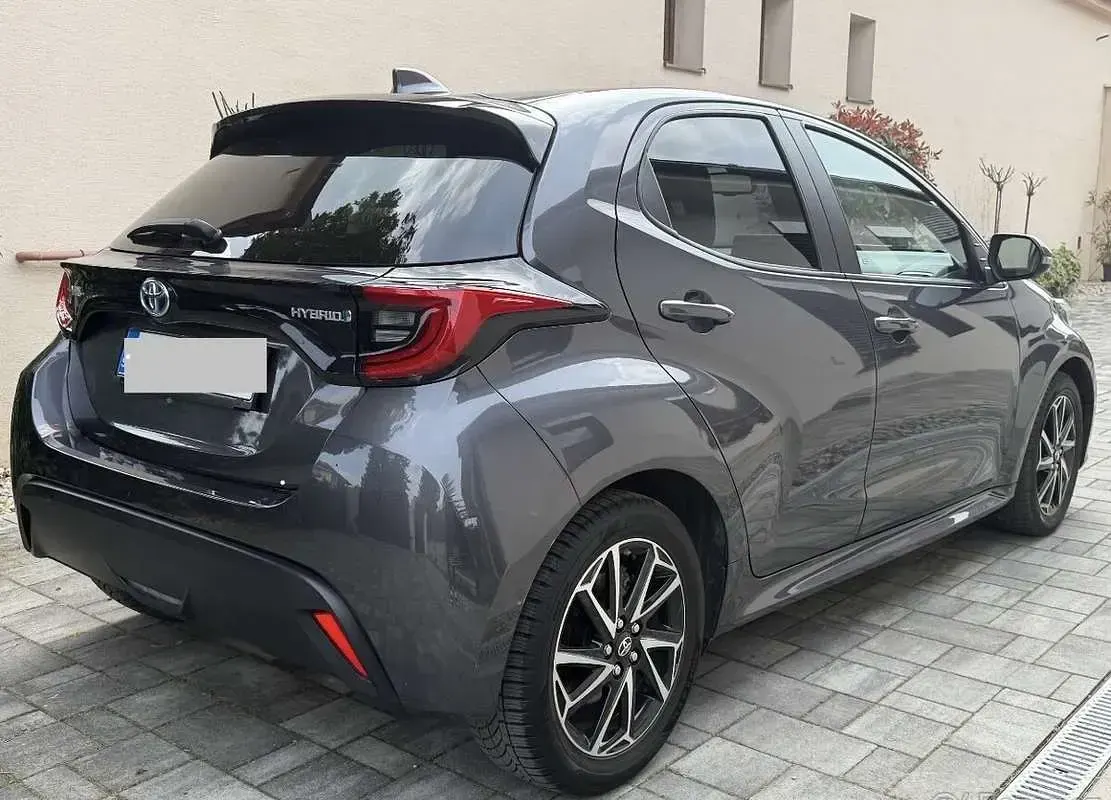 Usata Toyota Yaris Hybrid Trend 92 CV (67 kW) 2021 Berlina