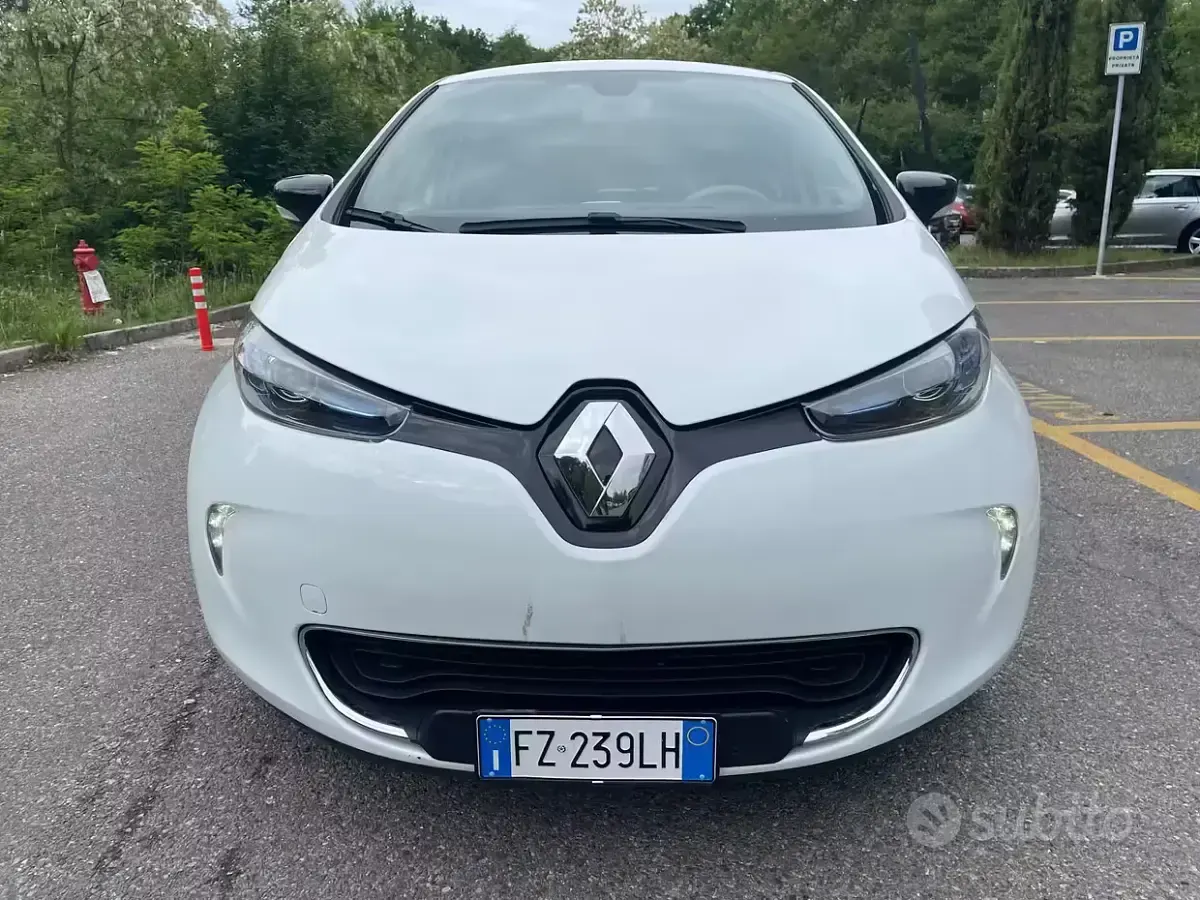 Begagnad Renault Zoe Life 42 kW (58 HK) 2019 Vit Halvkombi