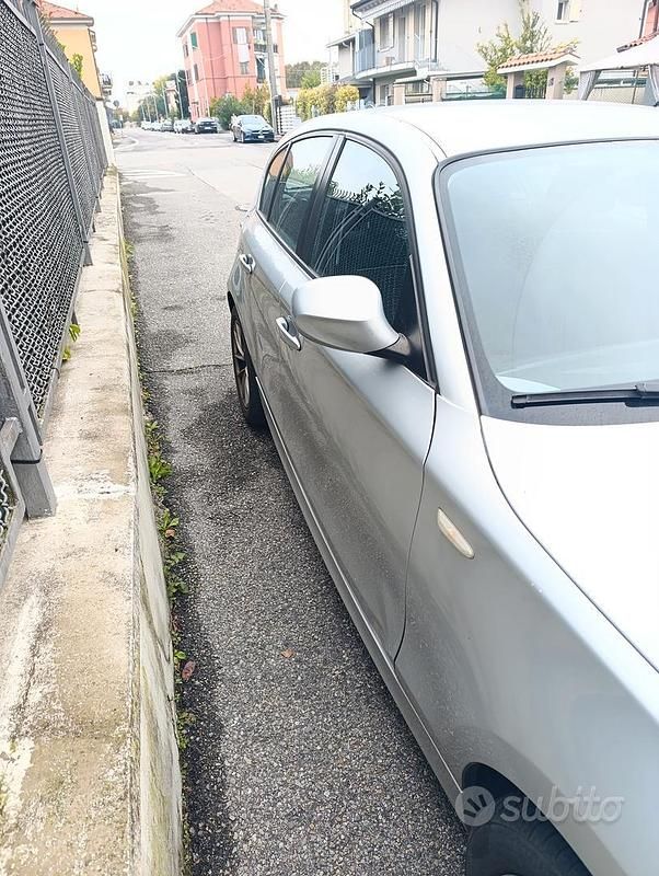 Usata BMW 116 116 CV (85 kW) 2010 Grigio Utilitaria