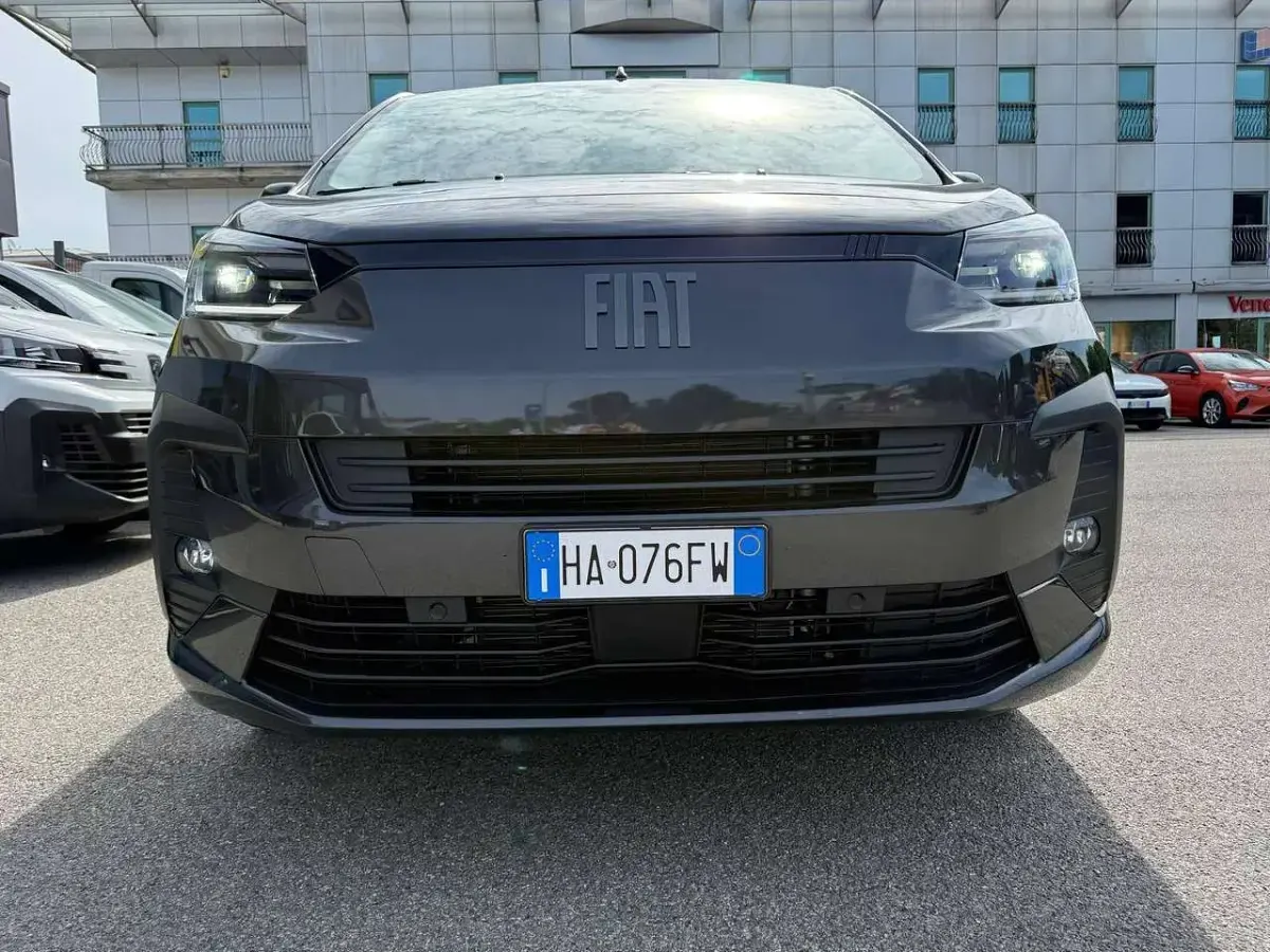 Usata Fiat Ulysse Emotion 125 kW (170 CV) 2025 Grigio scuro Monovolume