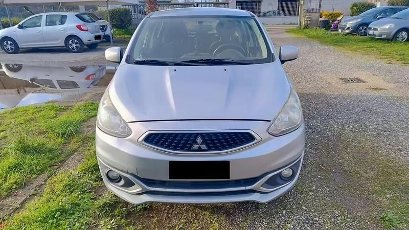 Usata Mitsubishi Space Star Invite 70 CV (51 kW) 2018 Argento Utilitaria