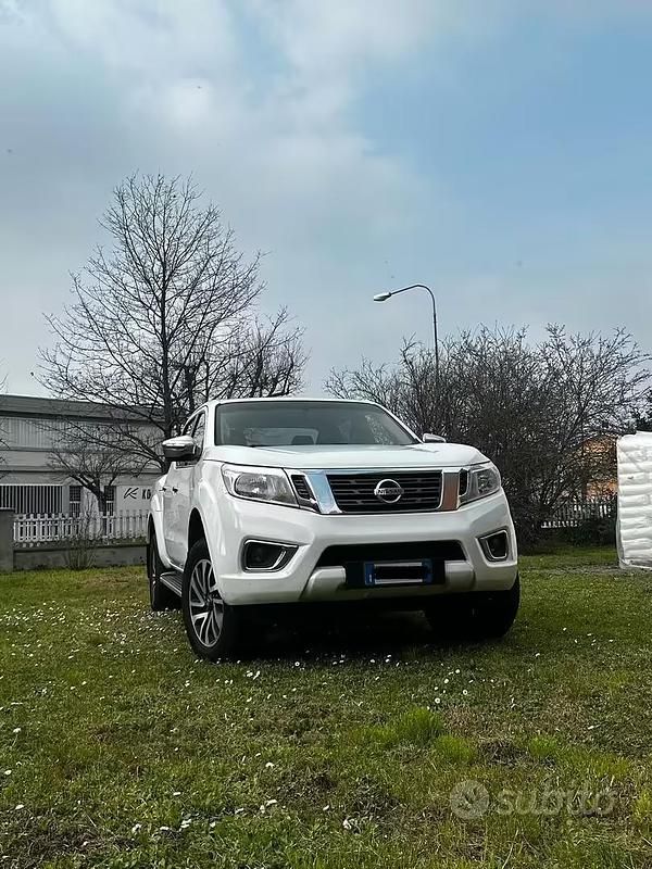 Second-hand Nissan Navara 2018 Alb Pickup