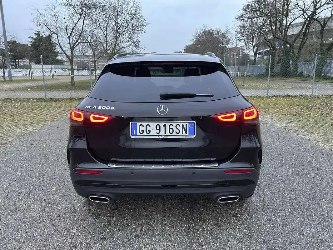 Usata Mercedes GLA200 Premium 150 CV (110 kW) 2022 Nero SUV