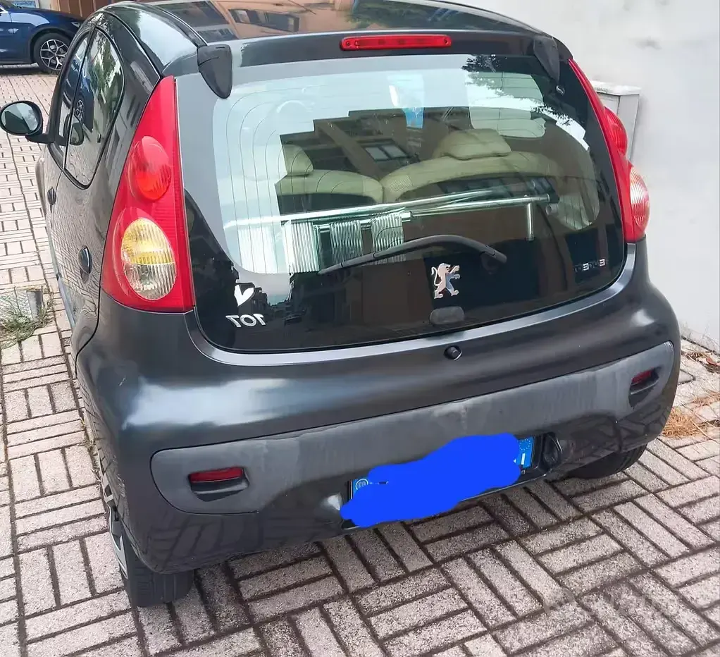 Usata Peugeot 107 68 CV (50 kW) 2007 Nero Utilitaria