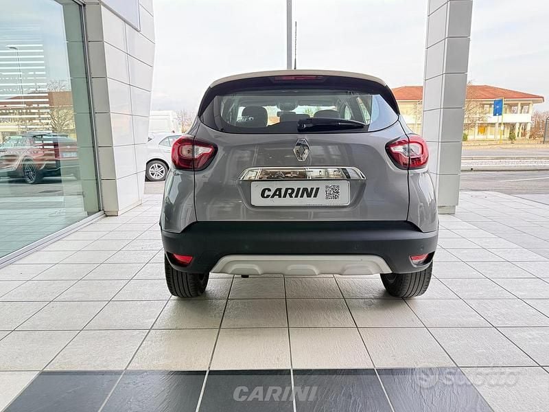 Usata Renault Captur Zen 90 CV (66 kW) 2022 Grigio SUV