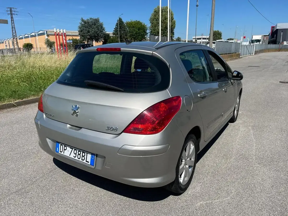 Usata Peugeot 308 109 CV (80 kW) 2008 Argento Berlina