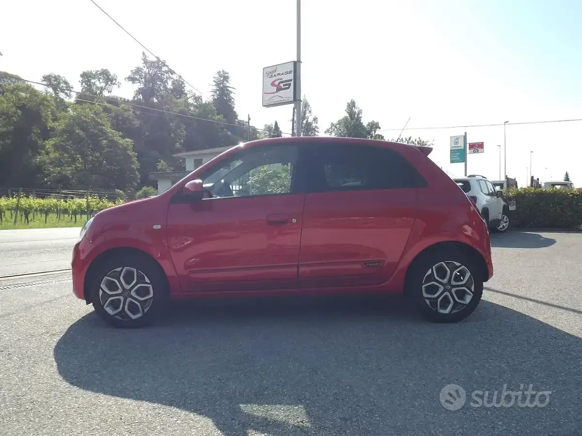 Usata Renault Twingo Techno 30 kW (42 CV) 2022 Rosso Utilitaria