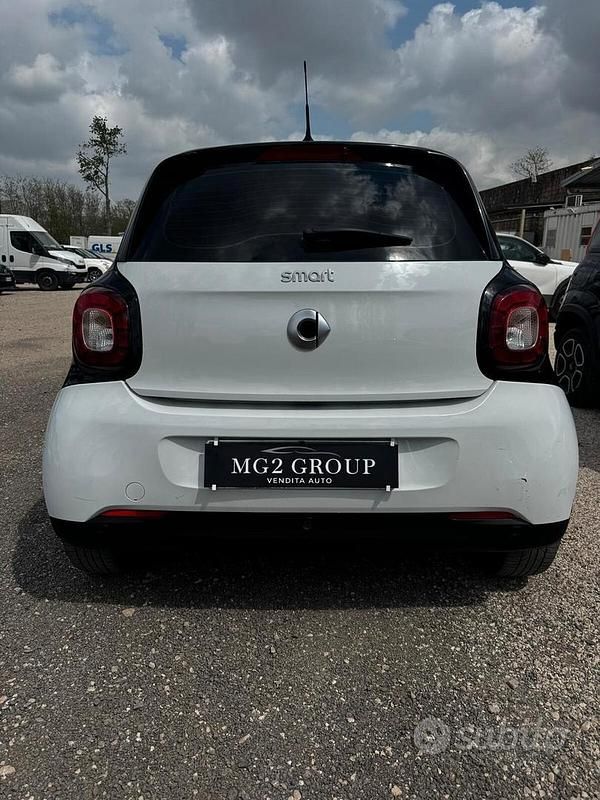 Usata Smart ForFour 90 CV (66 kW) 2015 Bianco Utilitaria