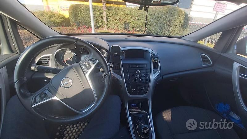 Usata Opel Astra 100 CV (73 kW) 2010 Blu Berlina