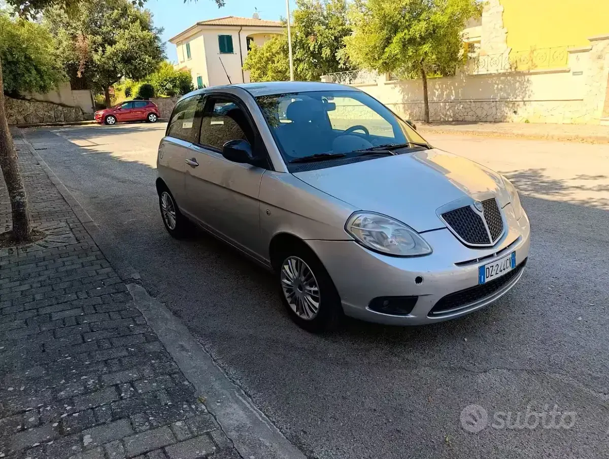 Usata Lancia Ypsilon 75 CV (55 kW) 2009 Grigio Utilitaria