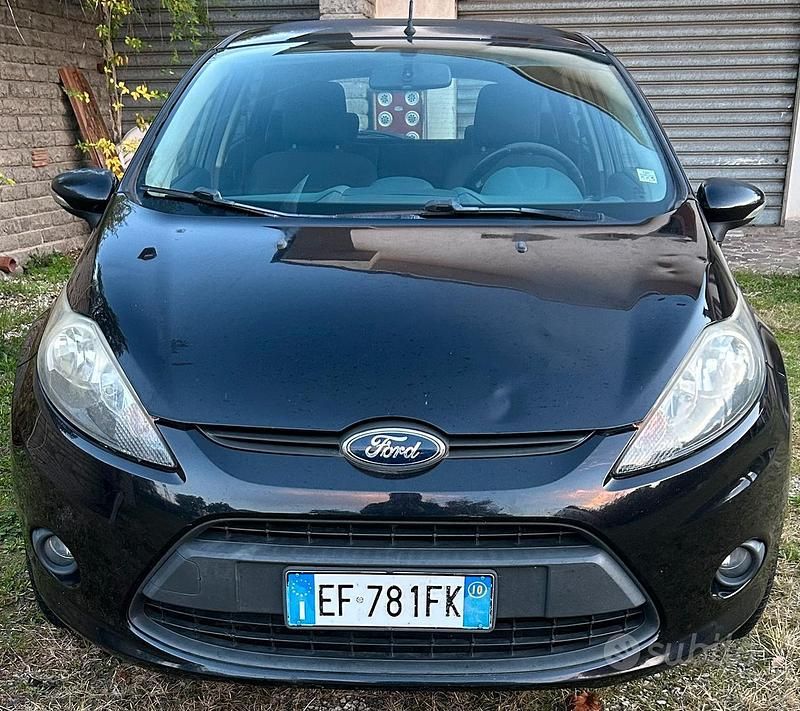 Usata Ford Fiesta 71 CV (52 kW) 2010 Nero Berlina