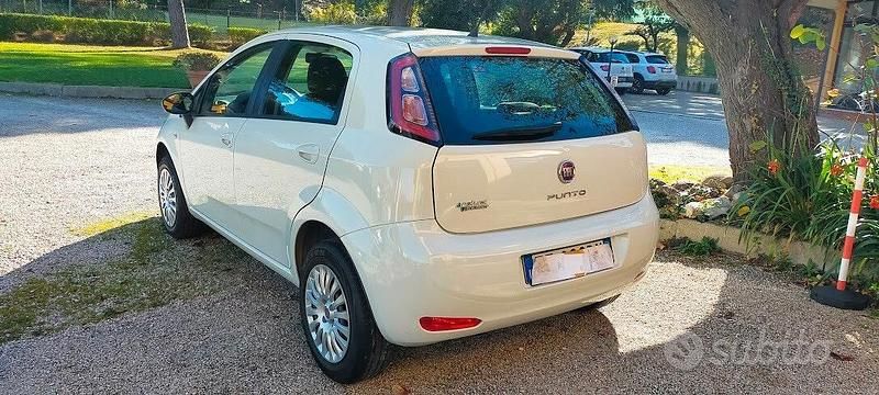 Usata Fiat Grande Punto Dynamic 69 CV (50 kW) 2013 Bianco Utilitaria