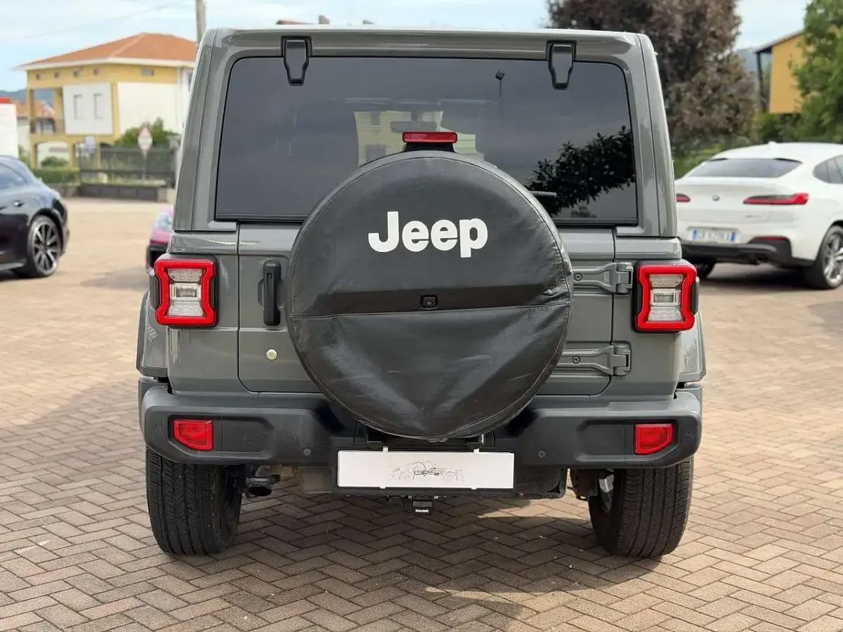 Usata Jeep Wrangler Unlimited Sahara 200 CV (147 kW) 2018 Grigio SUV