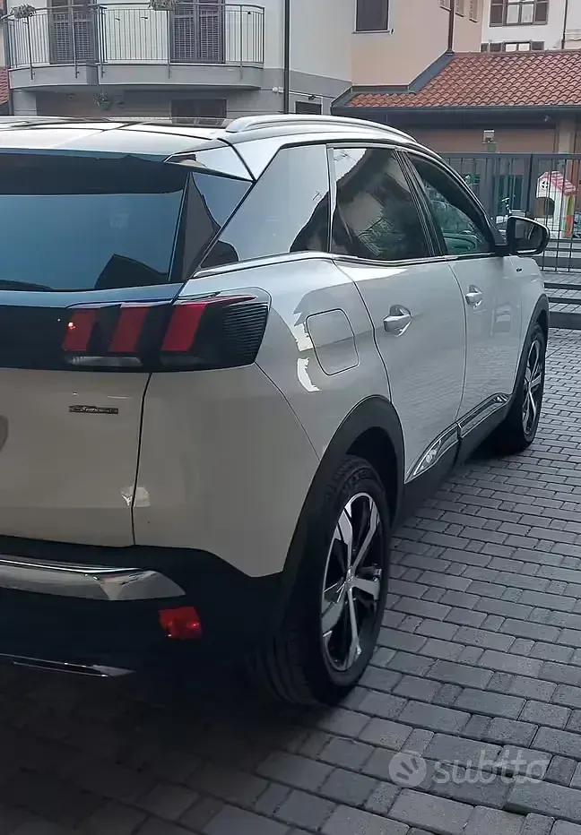 Usata Peugeot 3008 GT-line 120 CV (88 kW) 2017 Bianco SUV