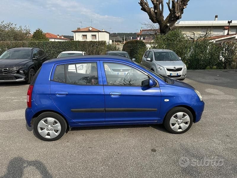 Usata Kia Picanto Urban 61 CV (44 kW) 2007 Blu Utilitaria