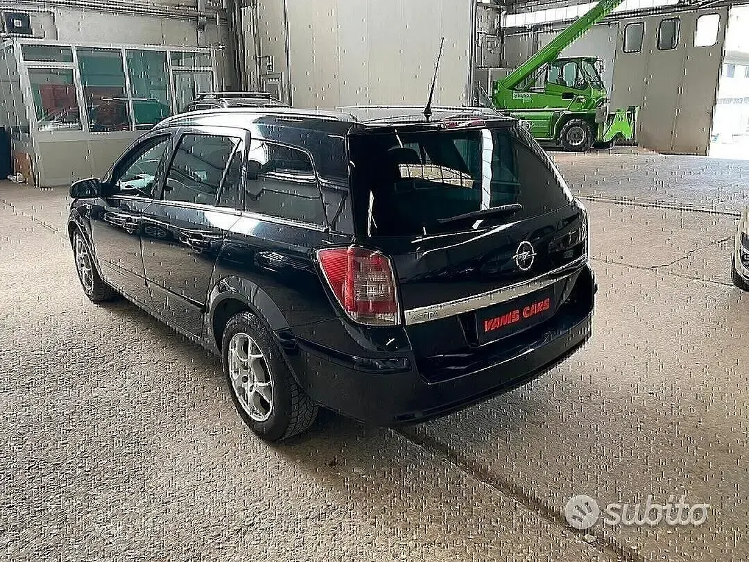 Usata Opel Astra Club 101 CV (74 kW) 2007 Nero Berlina