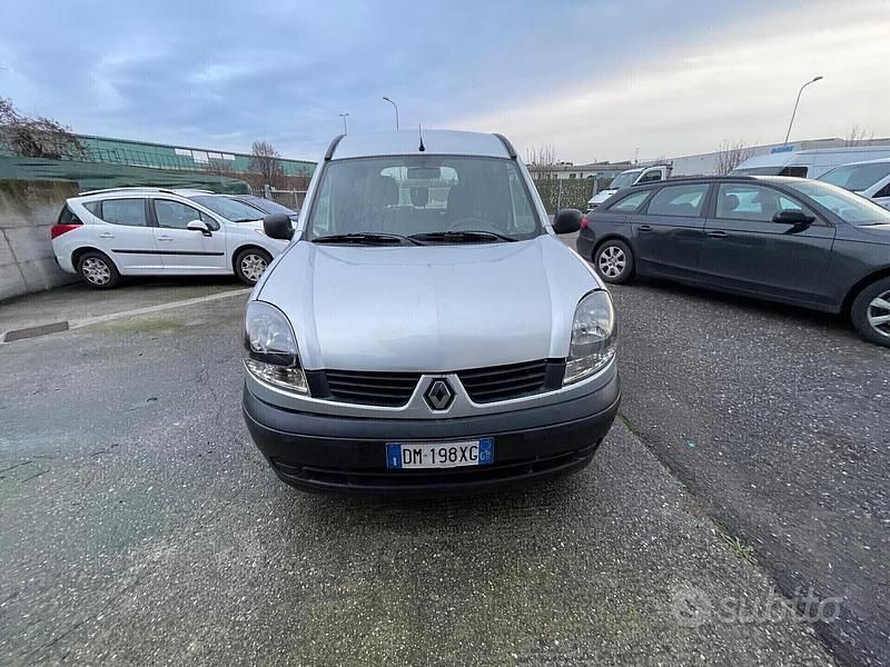 Usata Renault Kangoo Dynamique 90 CV (66 kW) 2008 Grigio Monovolume