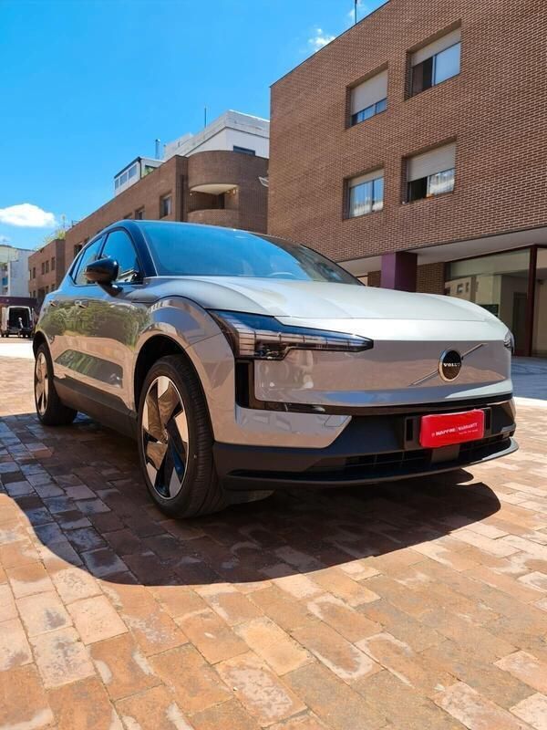 Grigio Usata 2024 Volvo EX30 Plus SUV | 40.550 € (Molto cara) - Immagine 1/4