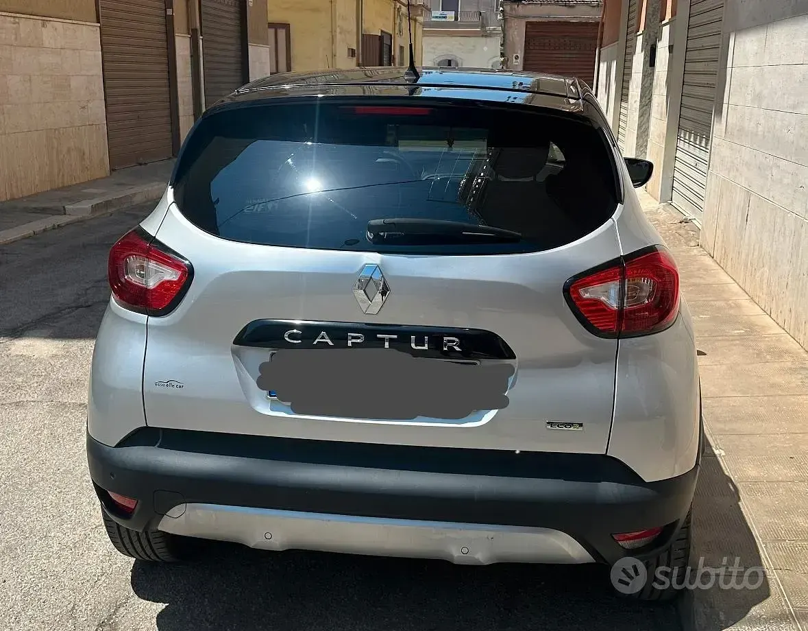 Usata Renault Captur 110 CV (80 kW) 2017 Grigio SUV