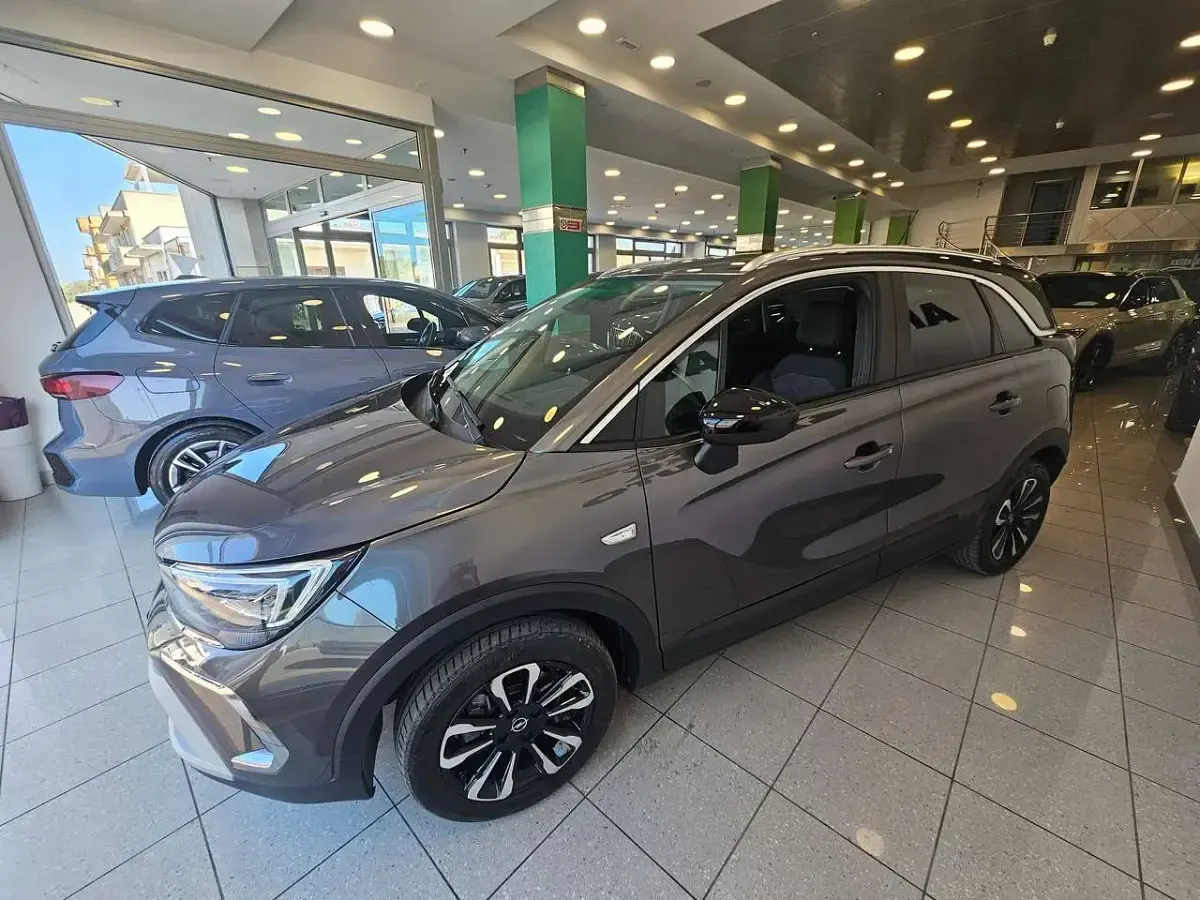 Usata Opel Crossland Elegance 110 CV (80 kW) 2023 Grigio SUV