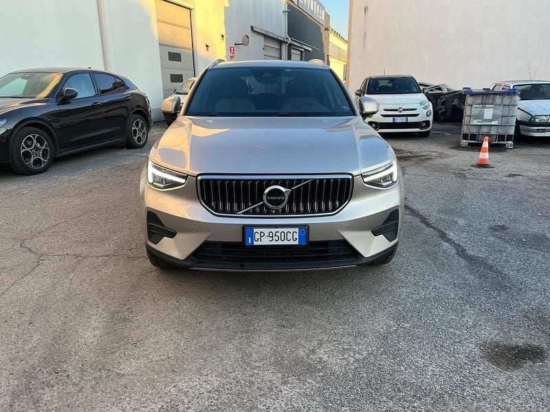 Usata Volvo XC40 Core 197 CV (144 kW) 2023 Grigio SUV