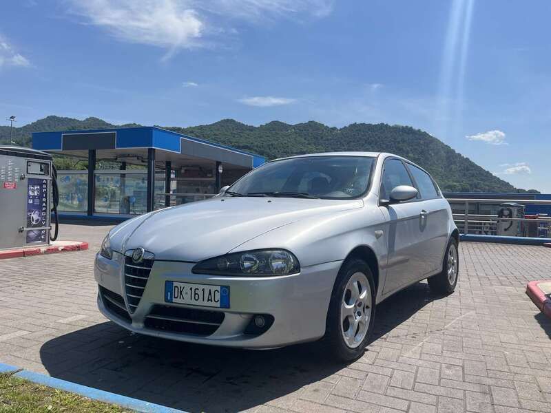 Other Usata 2007 Alfa Romeo 147 Distinctive Due volumi | 1999 € (Ottimo prezzo) - Immagine 1/4