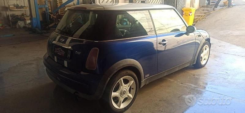 Usata Mini Cooper 116 CV (85 kW) 2002 Blu Utilitaria