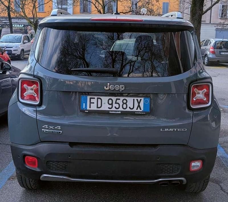 Usata Jeep Renegade Limited 140 CV (102 kW) 2016 Grigio SUV