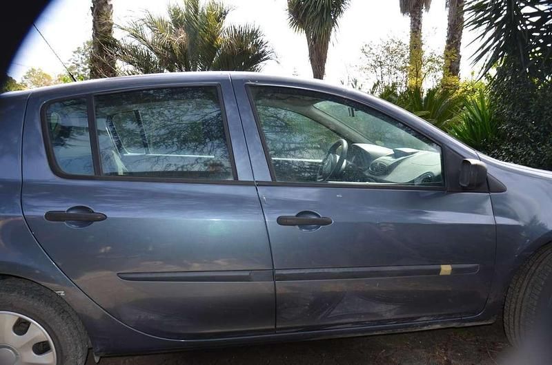 Usata Renault Clio II Luxe 75 CV (55 kW) 2007 Blu Berlina