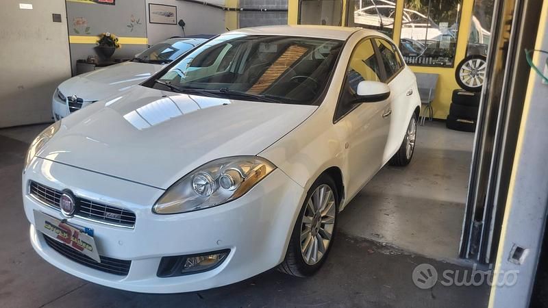 Usata Fiat Bravo Emotion 120 CV (88 kW) 2009 Bianco Utilitaria