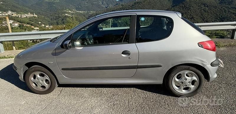 Usata Peugeot 206 2000 Grigio Utilitaria