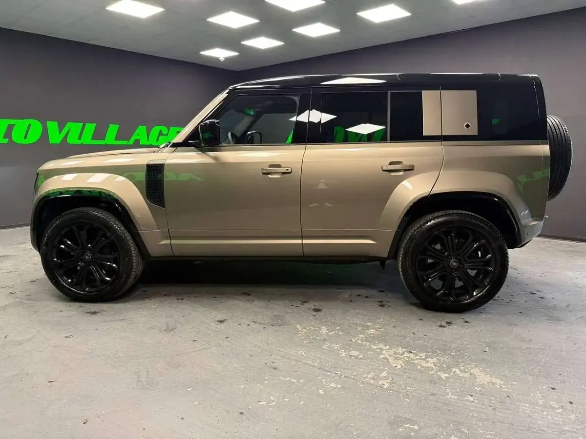 Usata Land Rover Defender 635 CV (467 kW) 2026 Bronzo SUV