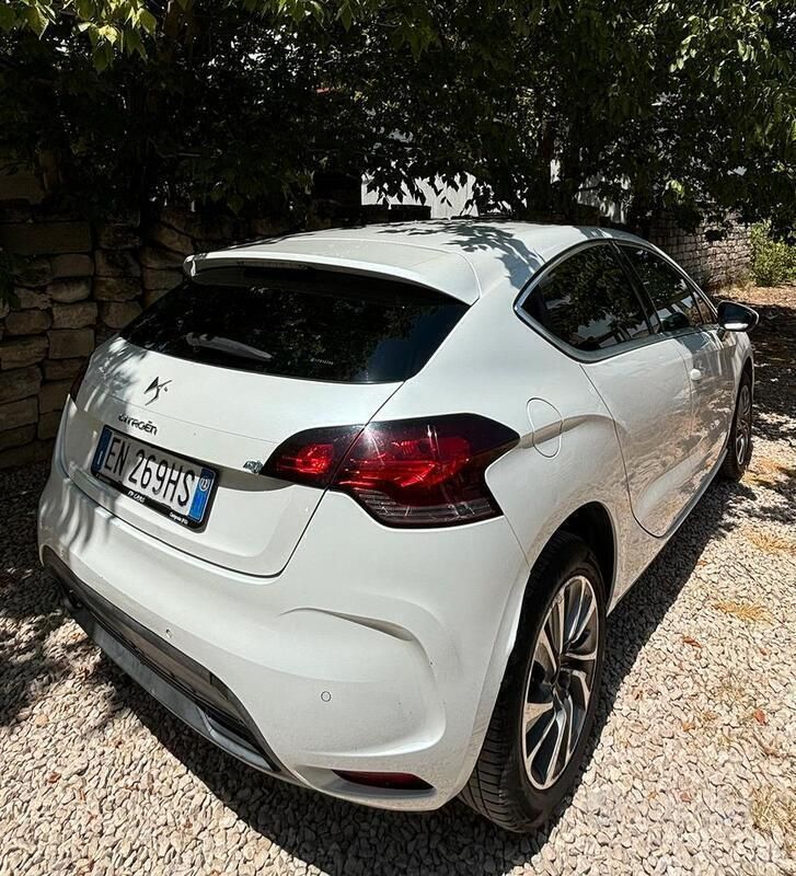 Usata Citroën DS4 Chic 111 CV (81 kW) 2012 Bianco Utilitaria