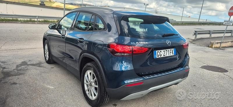 Usata Mercedes GLA180 Executive 136 CV (100 kW) 2021 Blu SUV