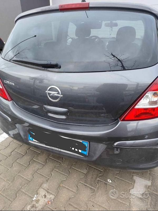 Usata Opel Corsa 86 CV (63 kW) 2012 Grigio Berlina