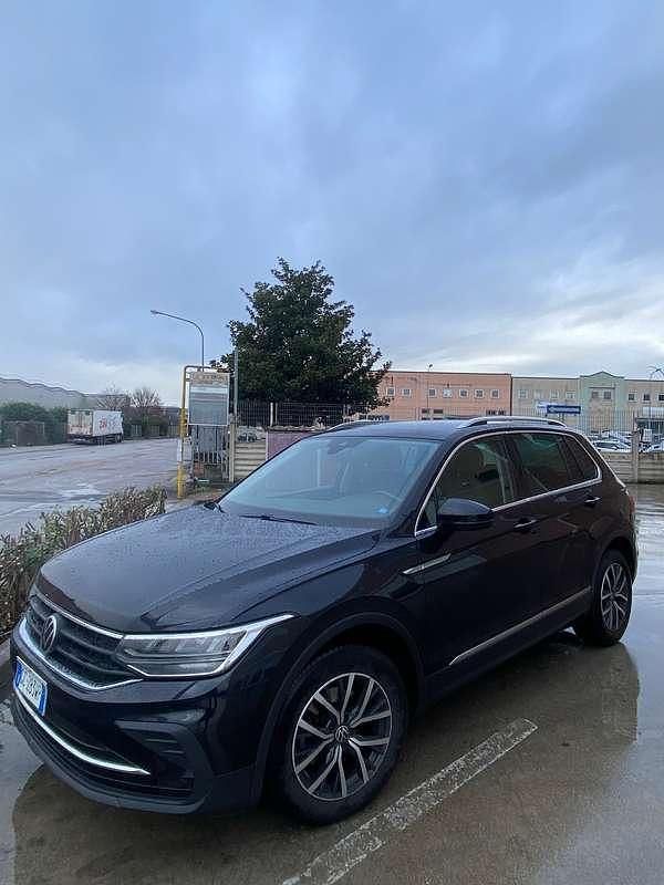 Usata VW Tiguan 122 CV (89 kW) 2020 Nero SUV